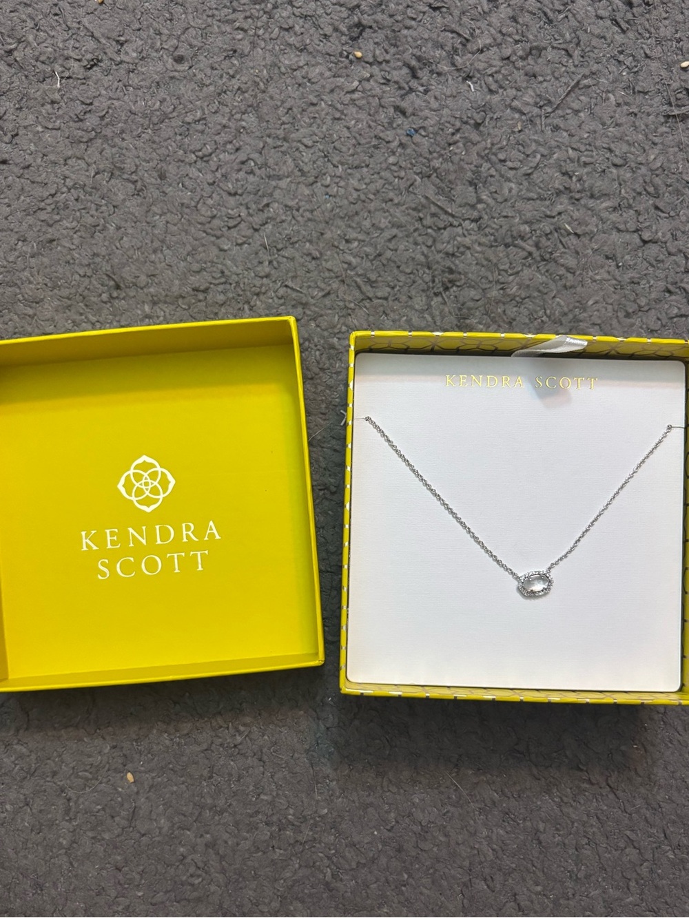 Kendra Scott Silver Oval Pendant Necklace - Silver